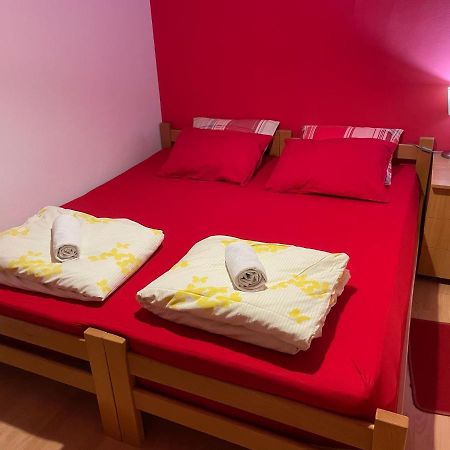 Skopje City Center Red Apartment 外观 照片