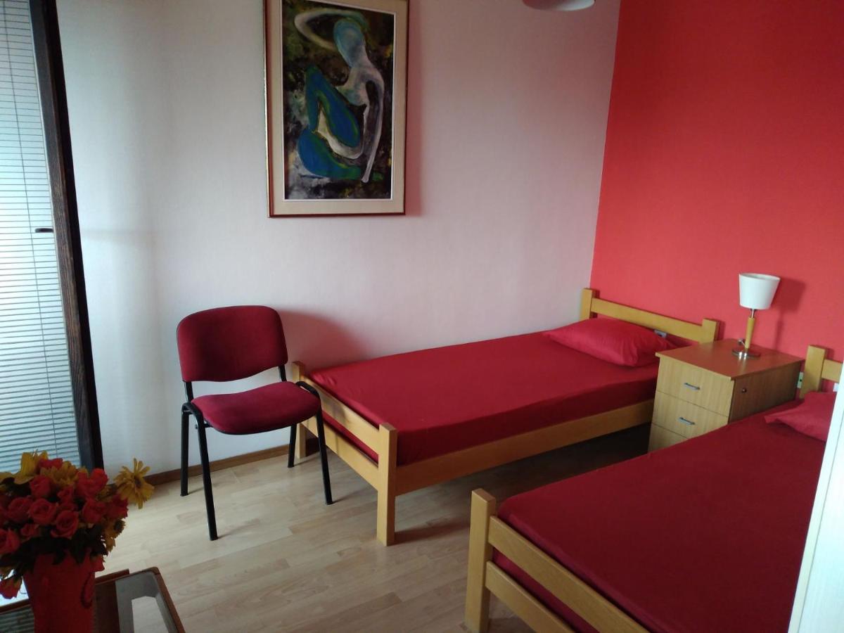 Skopje City Center Red Apartment 外观 照片