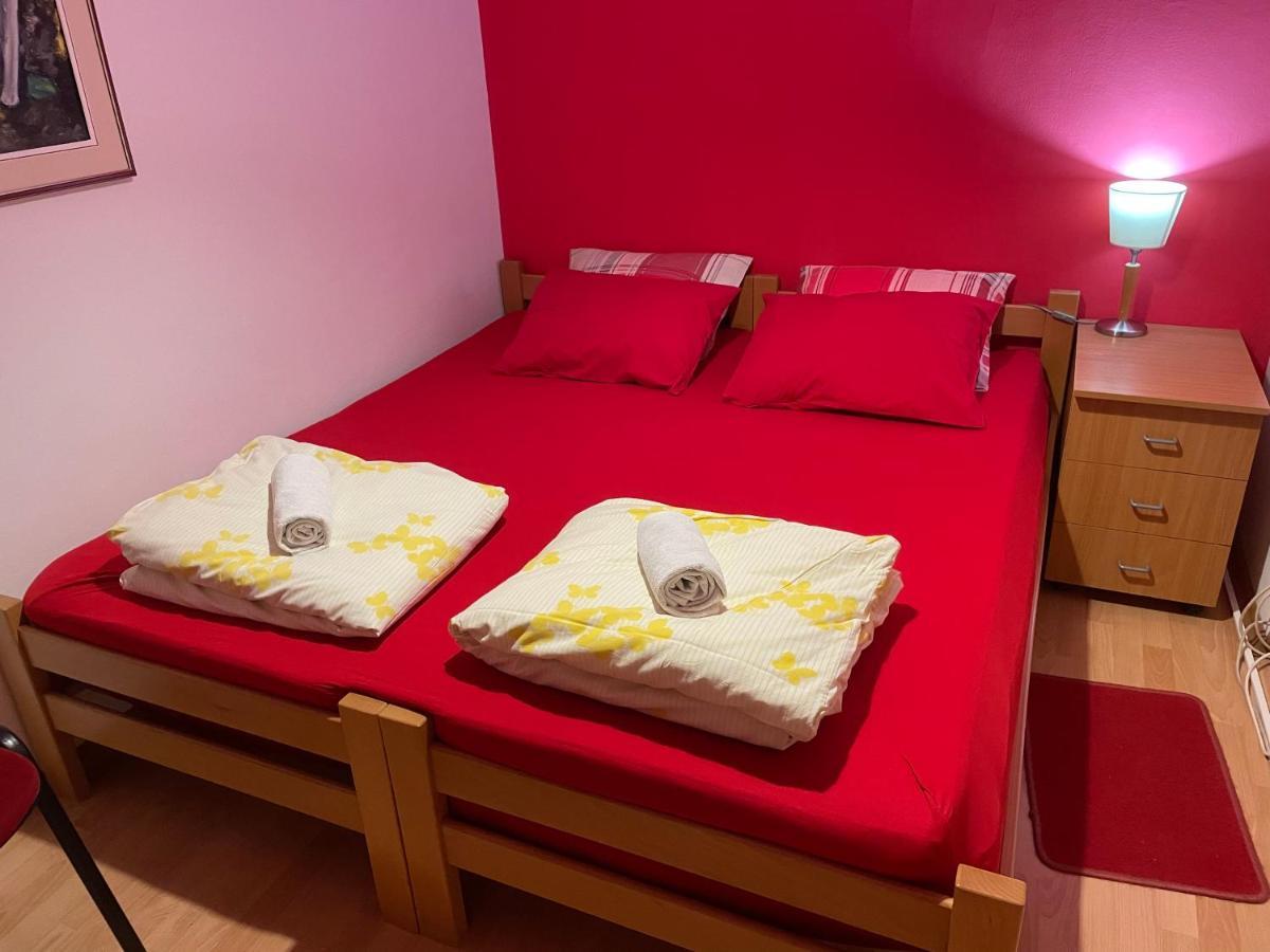 Skopje City Center Red Apartment 外观 照片
